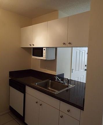 5th image of 3407 Winkler Ave APT 308