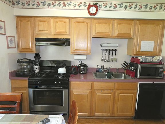 5th image of 122 E Stevenson Dr
