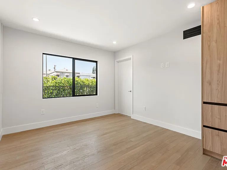 1444 S Crescent Heights Blvd — Photo 10
