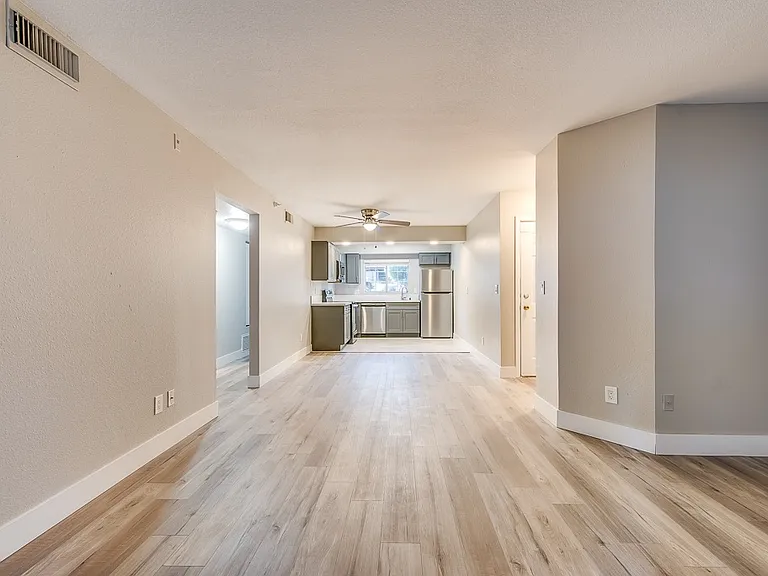 2750 S Durango Dr — Photo 20