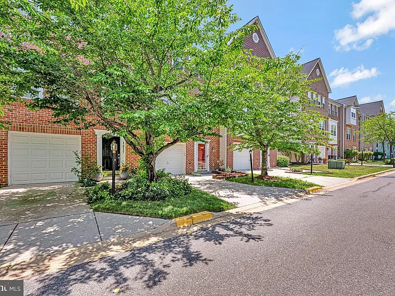 1815 Spanish Oak Ln — Photo 3