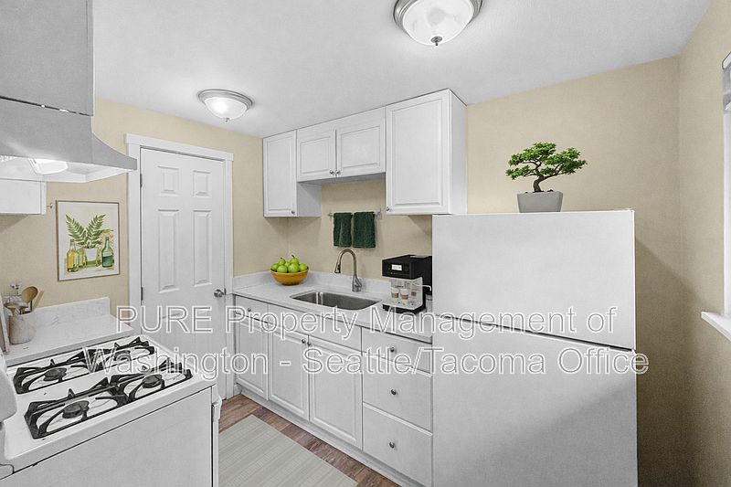 1st image of 15501 Grant Ave SW APT 3