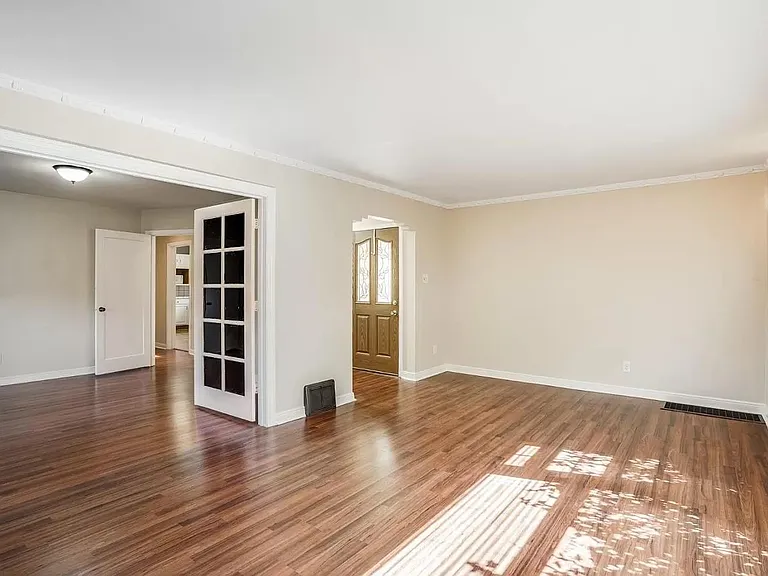 457 6th Ave — Photo 7