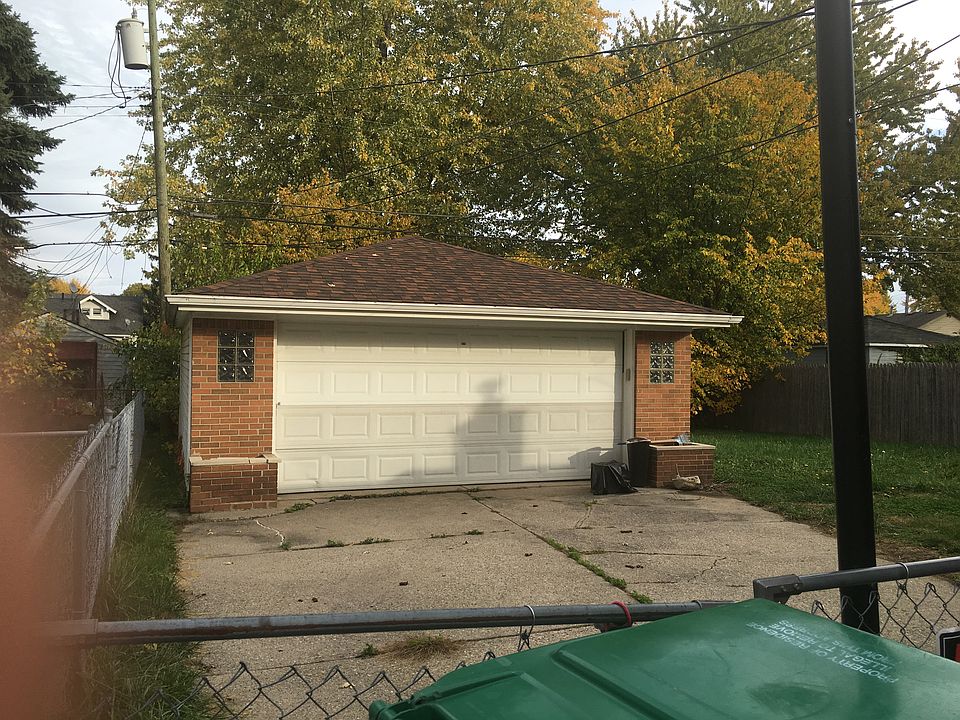 2nd image of 22034 Elmwood Ave