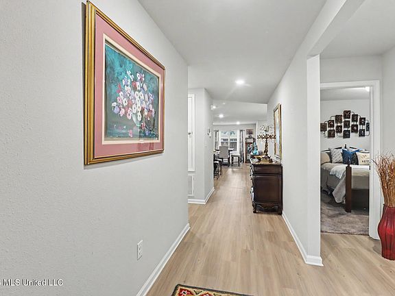 3rd image of 109 Rosie Dr