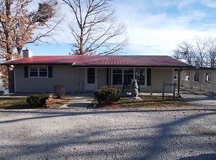 16 Oak Tree Ln, Pana, IL