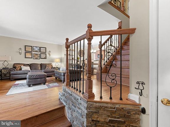 5th image of 1 Lake Park Ct #986