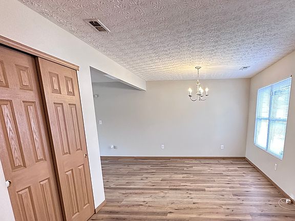 3rd image of 2788 Eastern Glen Dr