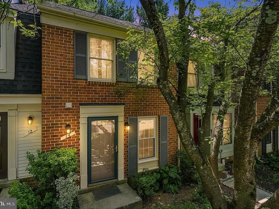 14 Strath Haven Ct