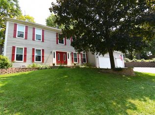 37 Hillcrest Ave, Fox Lake, IL 60020