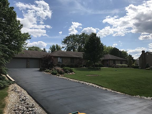 3rd image of 4 Rosewood Dr