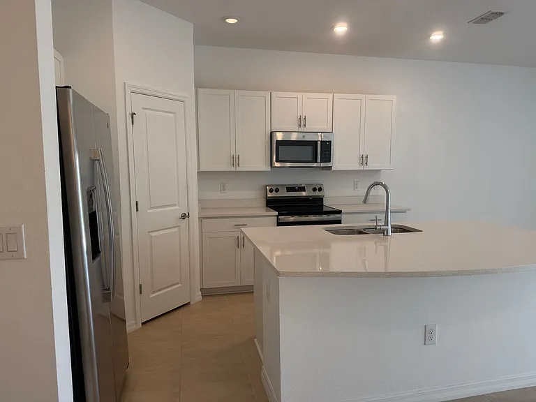 11820 Glenside Ter — Photo 4