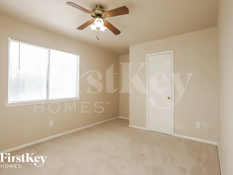 19931 Arrowsmith Dr — Photo 12
