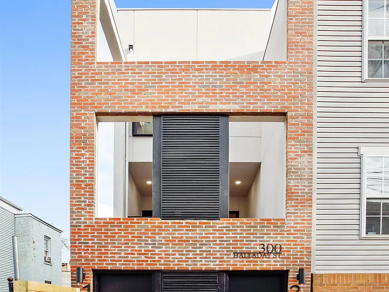 300 Halladay St #1 — Photo 1