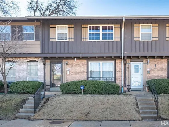 8702 Santa Bella Dr, Hazelwood, MO 63042