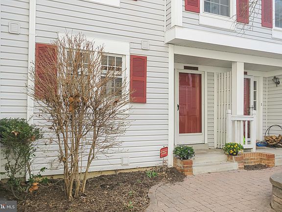 2nd image of 2915B S Woodstock St #2