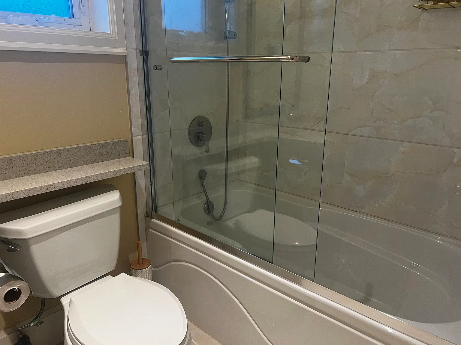 3 bed, 700 sqft, $2,450 — Photo 4