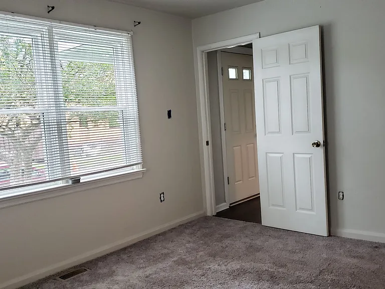 324 E Leicester Ave — Photo 9