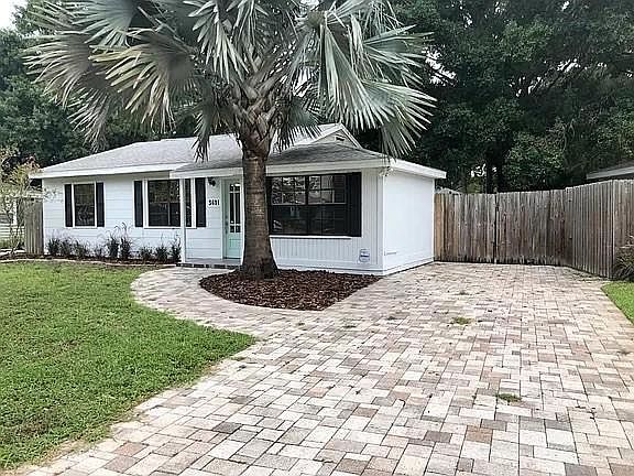 2nd image of 3611 E Royal Palm Cir