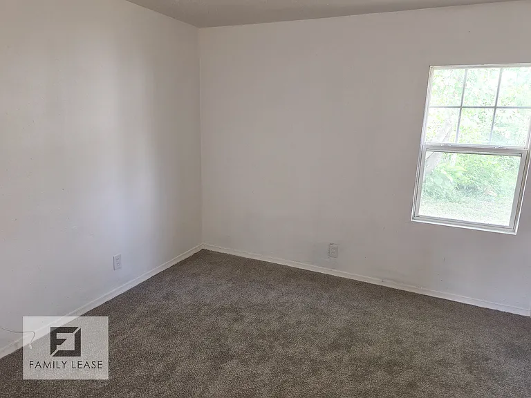 825 Saint Monica Dr — Photo 11