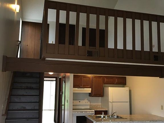 3rd image of 808 Village Dr