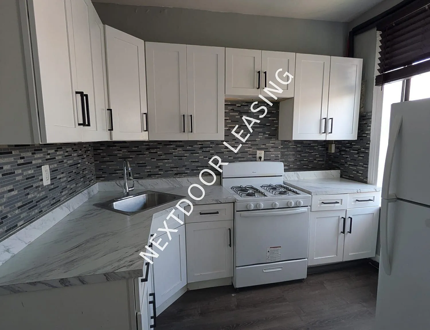 8 St Pauls Ave — Photo 1