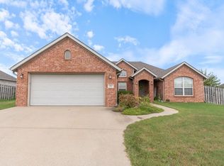 221 Beasley Dr, Centerton, AR 72719