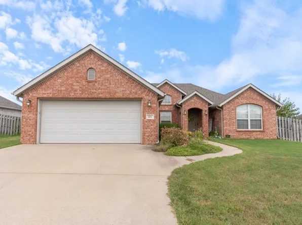 221 Beasley Dr, Centerton, AR 72719