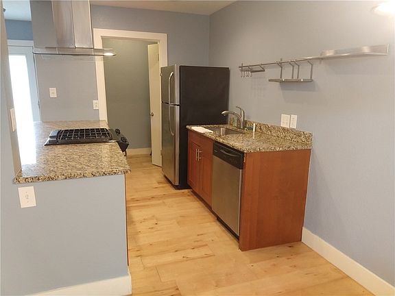 3rd image of 2209 E 51st St #B