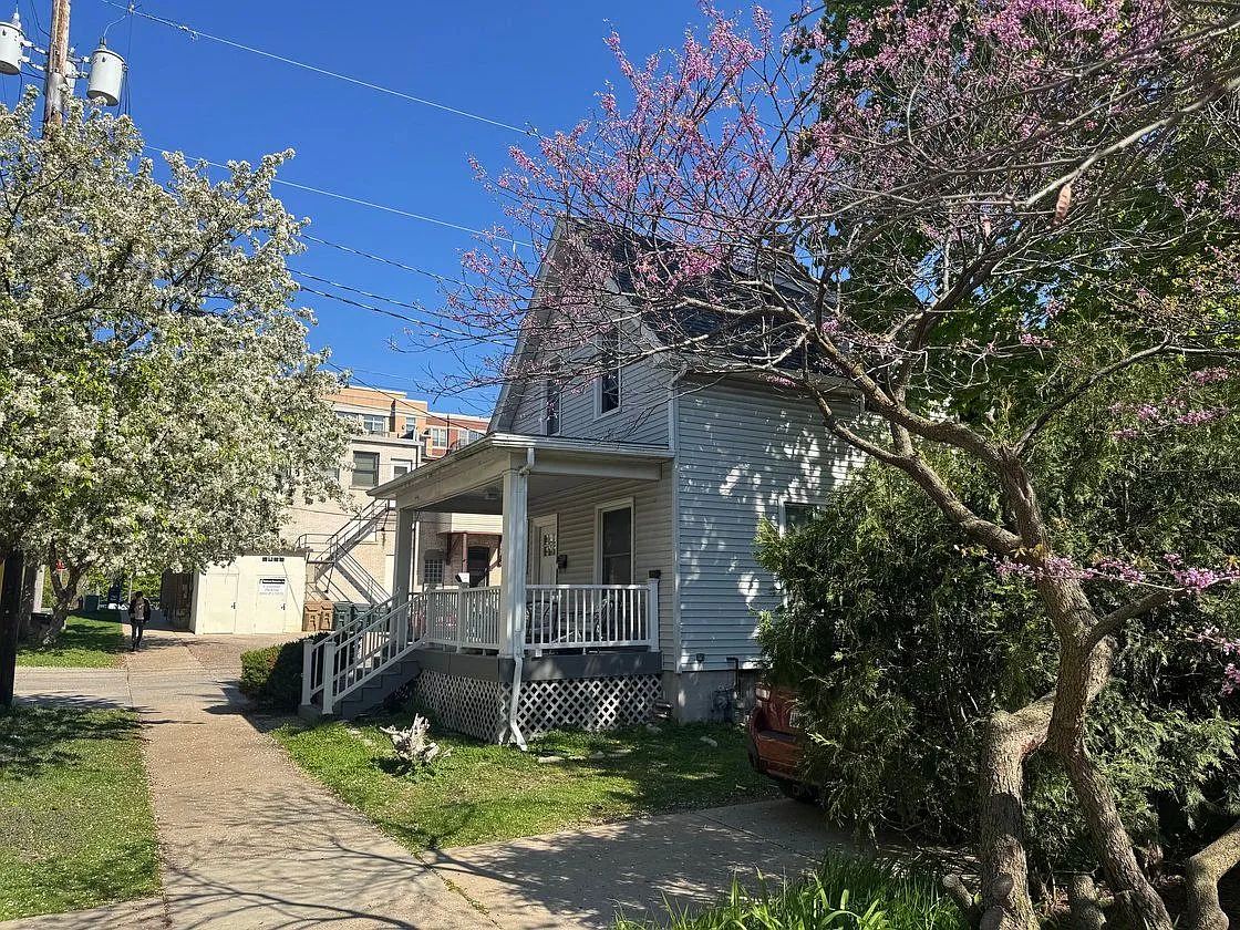 1 bed, 1.0 bath, $925 — Photo 2
