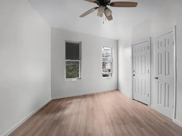 681 Rhinelander Avenue image 14 of 29