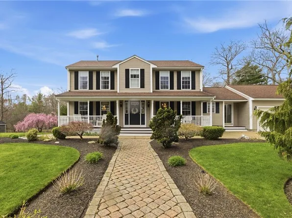 73 Regent Ct, Swansea, MA 02777