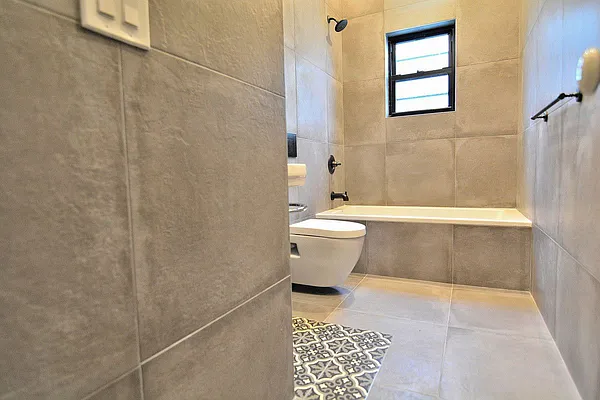 Rented by Mae Equities | media 28