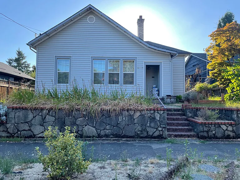 4337 NE 17th Ave — Photo 1