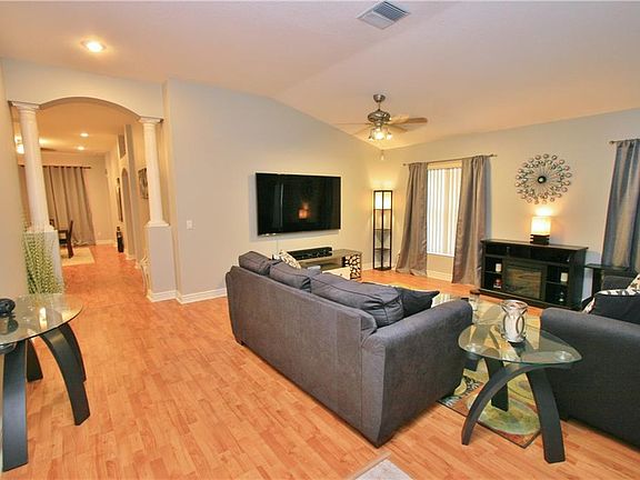 3rd image of 606 Valencia Park Dr
