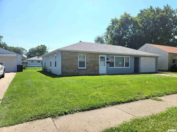 325 Iris Ct, Canton, IL 61520