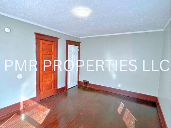 4th image of 1604 Willis Ave