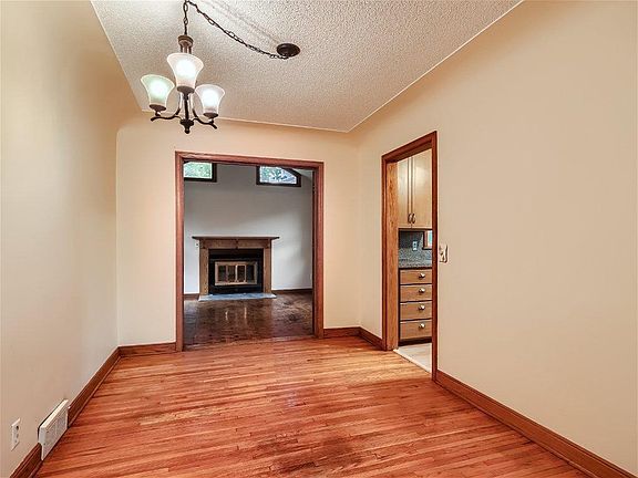 4th image of 1125 37th Ave NE