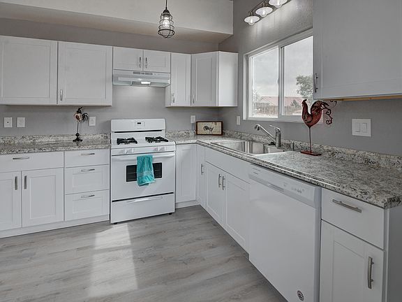 4th image of 16 Poplar Pl