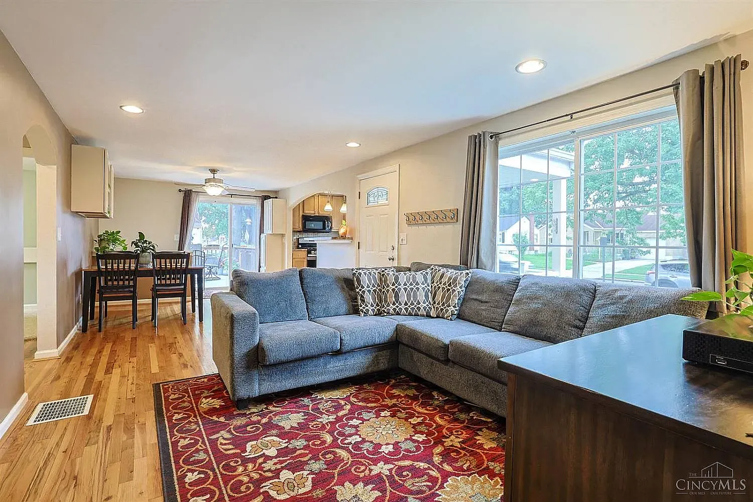 3 bed, 1499 sqft, $1,975 — Photo 4