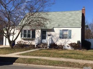 463 18th St, West Babylon, NY 11704