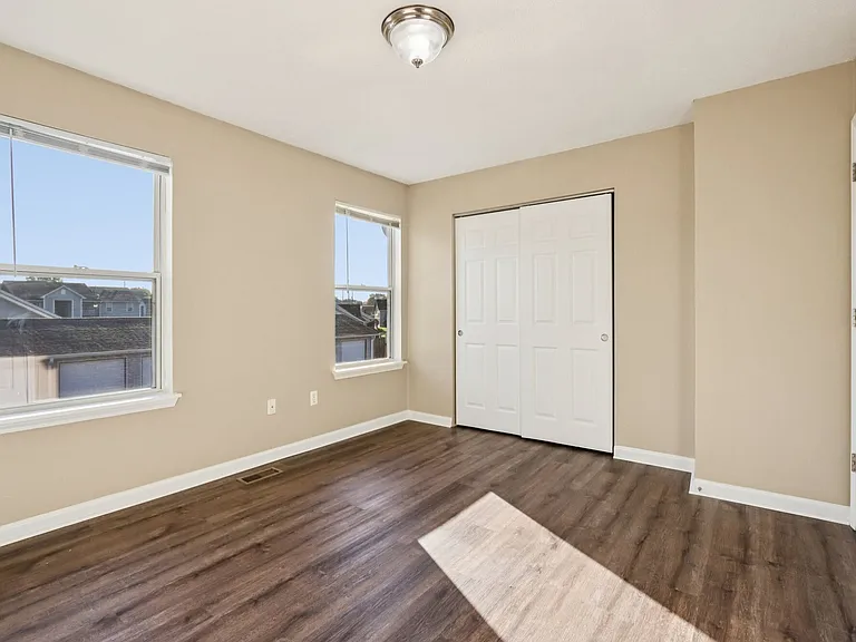Fox Pointe Apartments — Photo 10