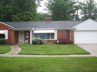 19885 Fairway Dr, Grosse Pointe Woods, MI 48236