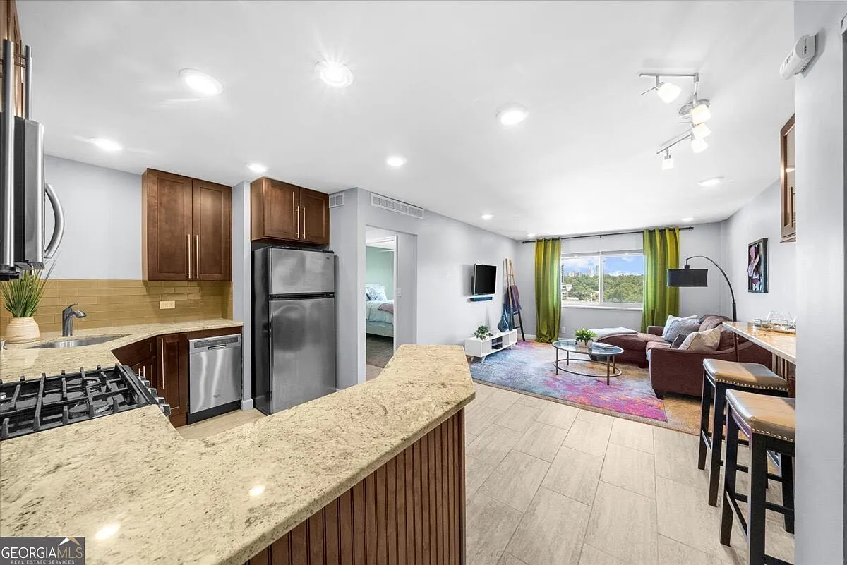 2285 Peachtree Rd NE Unit 709 photo 1