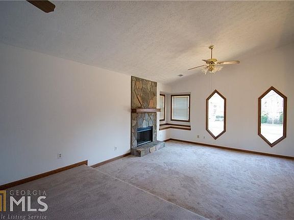 4th image of 521 Canterbury Ln