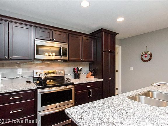 4th image of 2054 SW Cascade Falls Dr