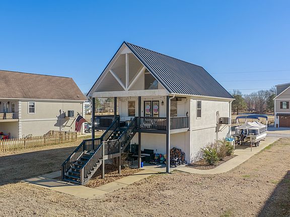 4th image of 222 Fairway Villa Ln