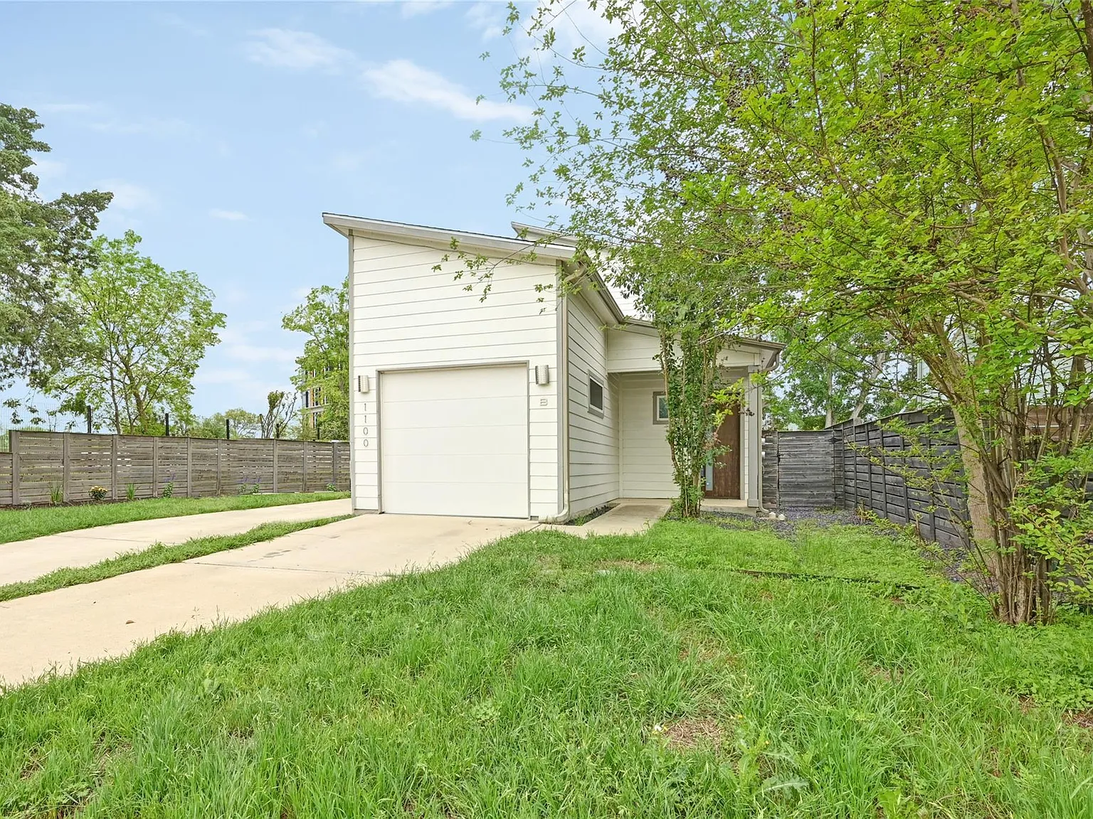 3 bed, 2.5 bath, 1958 sqft, $3,450 — Photo 2
