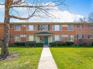 982 N Adams Rd UNIT 6, Birmingham, MI 48009