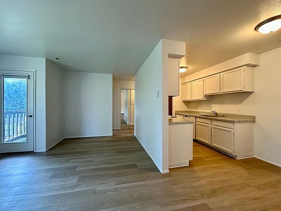 3rd image of 1549 NE 177th St APT 305